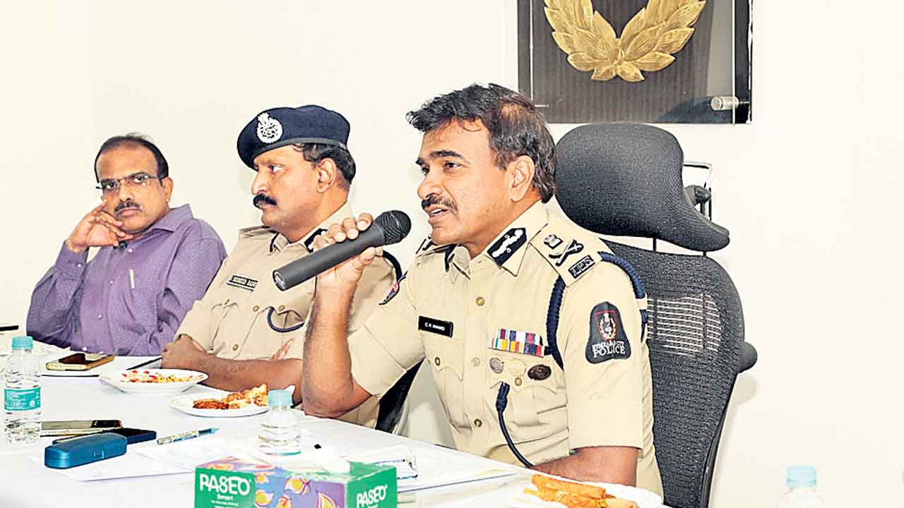 ఊరేగింపు వాయిదా గొప్ప నిర్ణయం