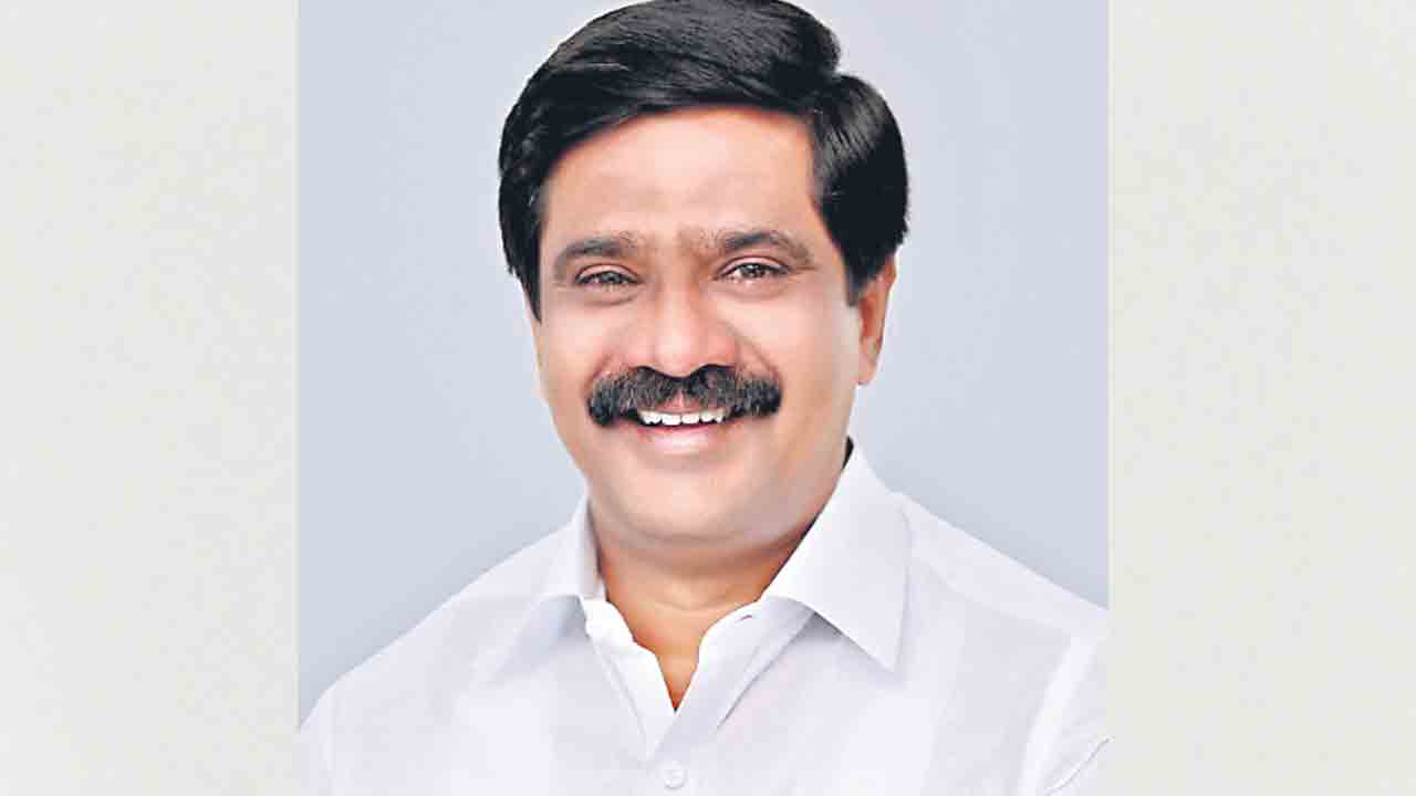 రాజ్‌భవన్‌ అడ్డాగా రాజకీయాలు