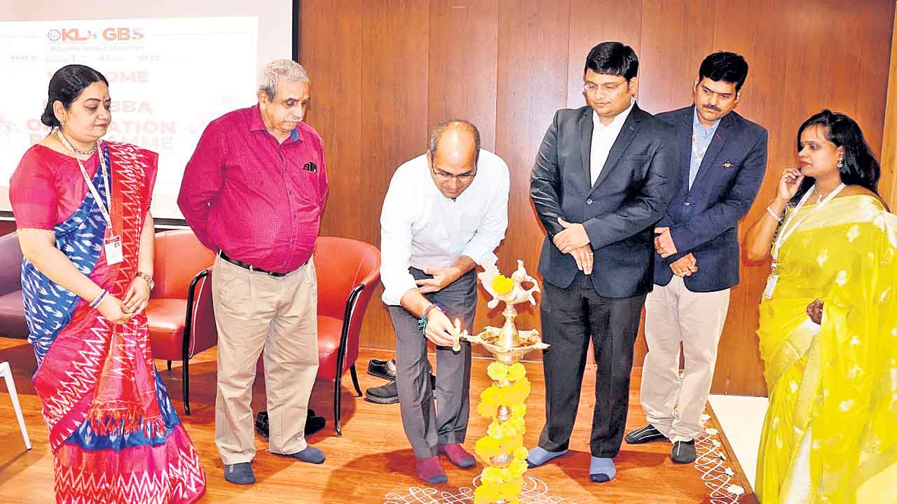 నైపుణ్యాలను పెంచుకోవాలి