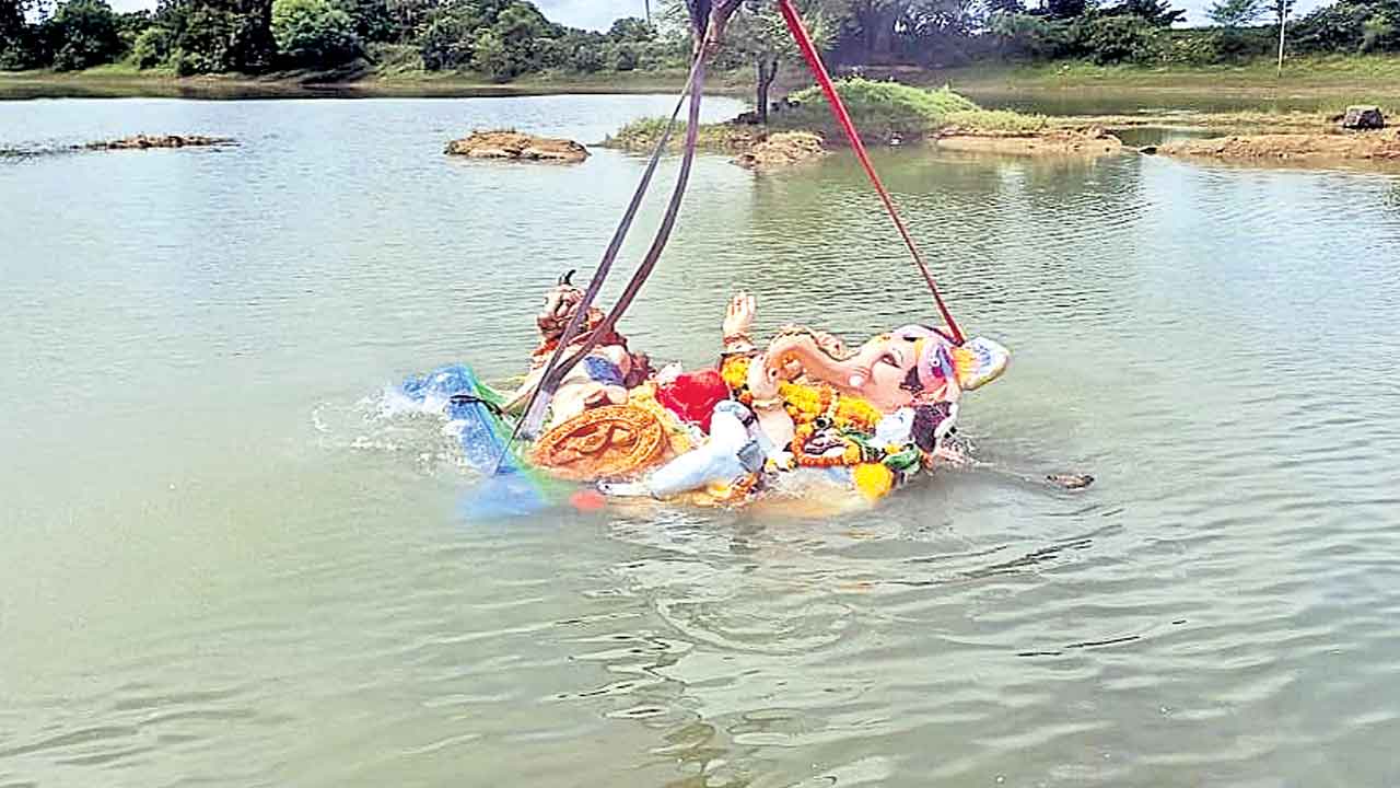 నిర్విరామంగా నిమజ్జనం..