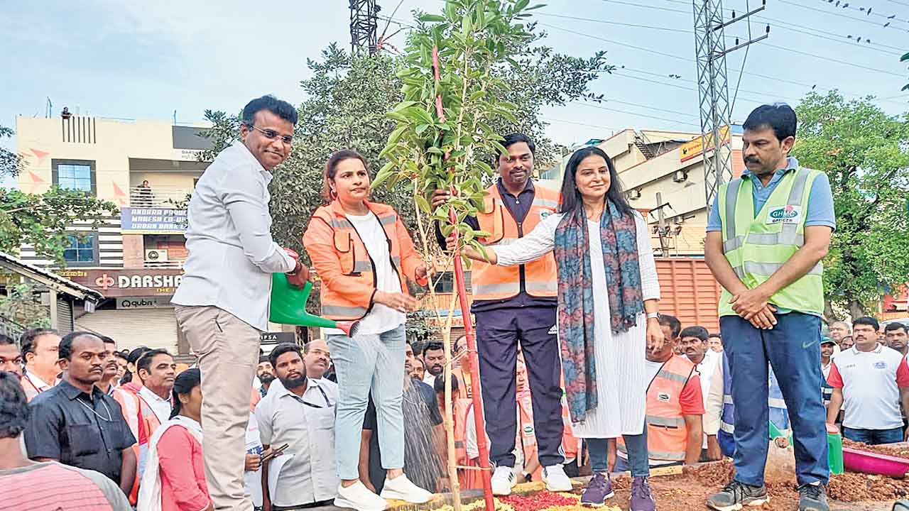 మొక్కలు నాటుదాం..కాలుష్యాన్ని నివారిద్దాం