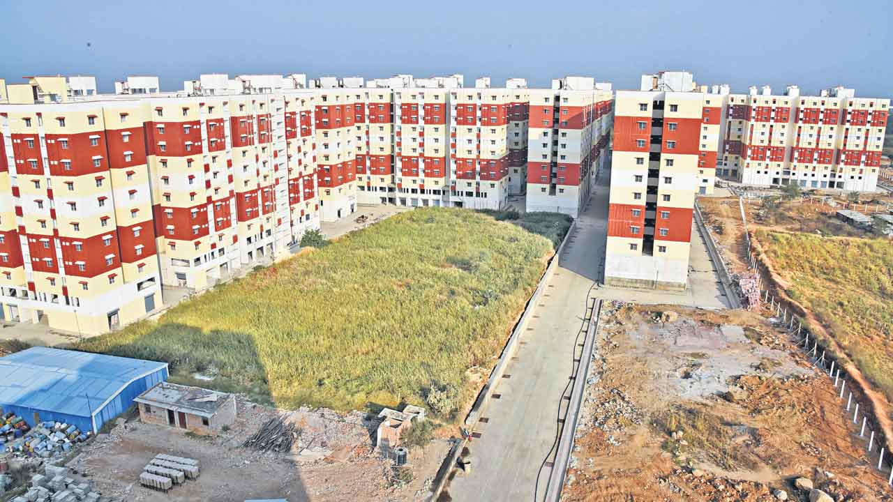 11,700 ఇండ్లు పంపిణీ