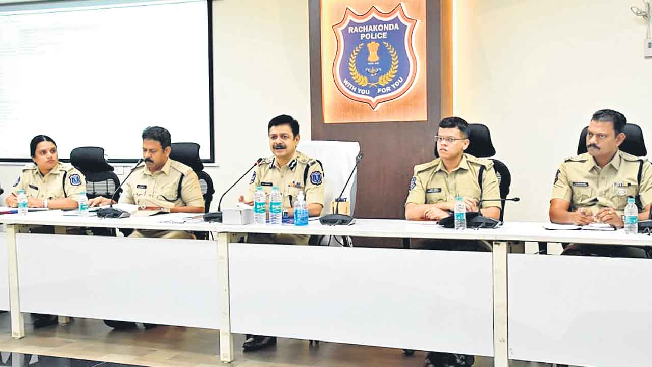 రాత్రి 10 దాటితే మండపాల వద్ద స్పీకర్లొద్దు