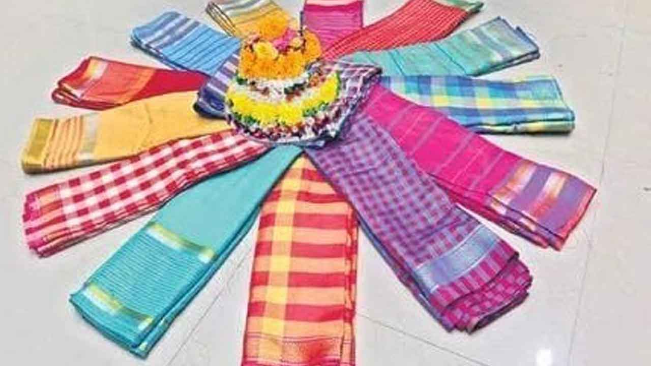 10 రంగులు… 195 డిజైన్లలో బతుకమ్మ చీరెలు