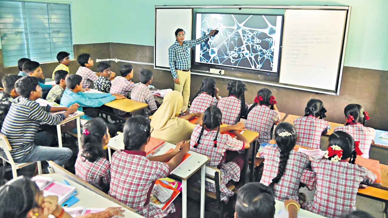 Digital Classes |  మన బడి డిజిటల్‌.. ఐఐటీ కంటే సర్కారు బడుల్లోనే మేటి క్లాసులు