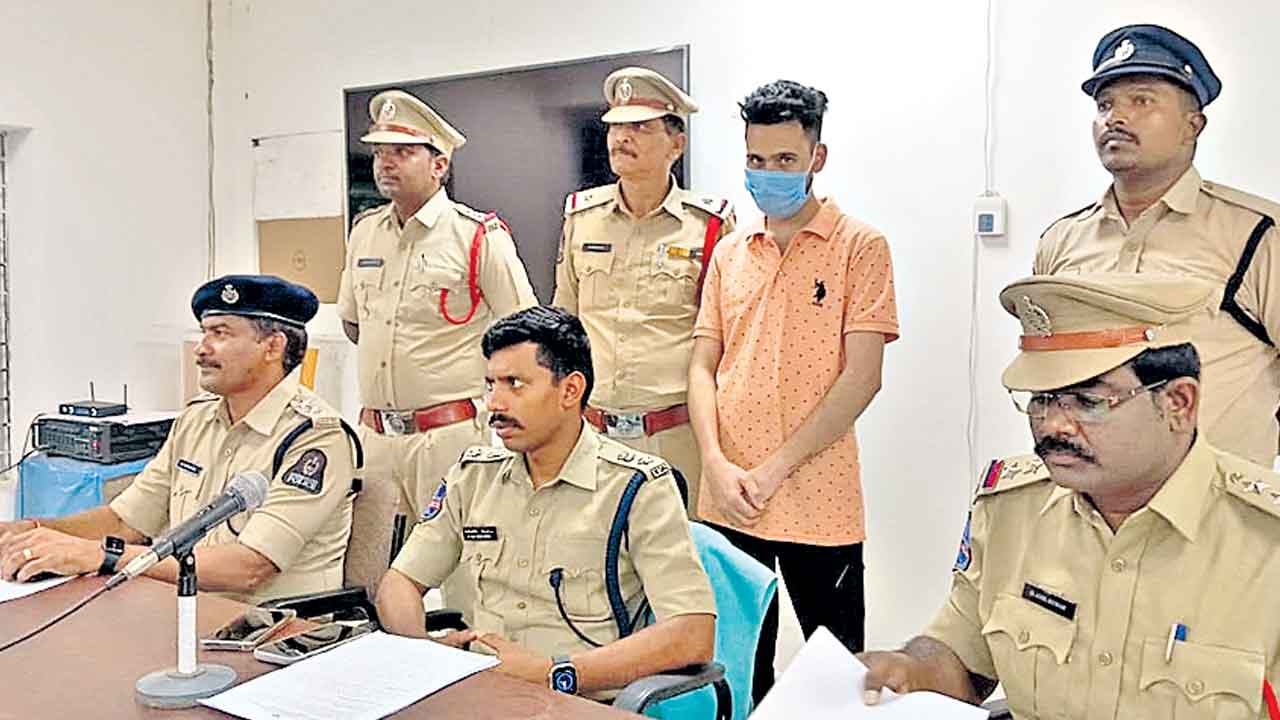 పాకిస్తాన్‌ టు హైదరాబాద్‌ వయా ఉత్తరప్రదేశ్‌.. ఫయాజ్‌ను పట్టుకున్న పోలీసులు