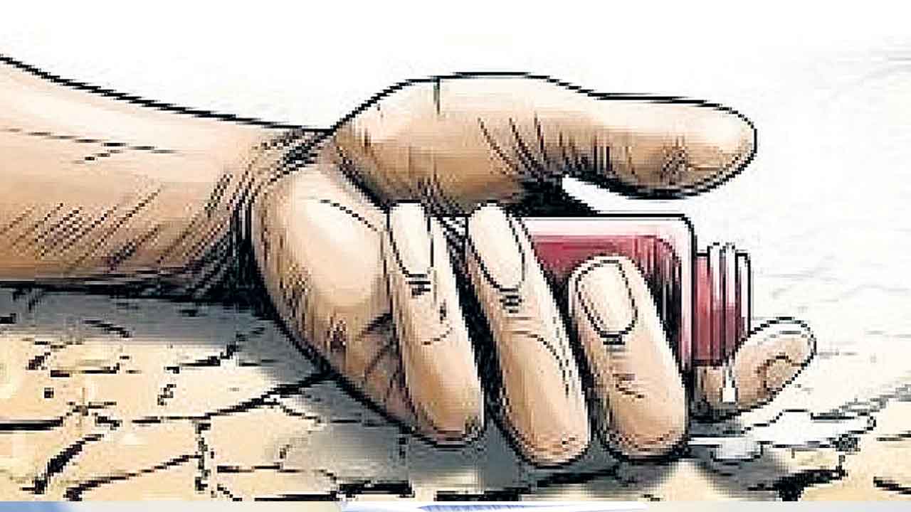 Maharashtra | మహారాష్ట్రలో రైతన్నల మృత్యుఘోష.. 8 నెలల్లో 685 మంది అన్నదాతల ఆత్మహత్య!