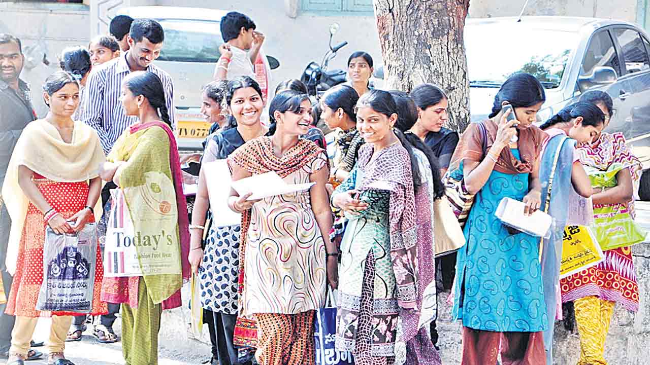 టీఆర్టీ నోటిఫికేషన్‌ విడుదల