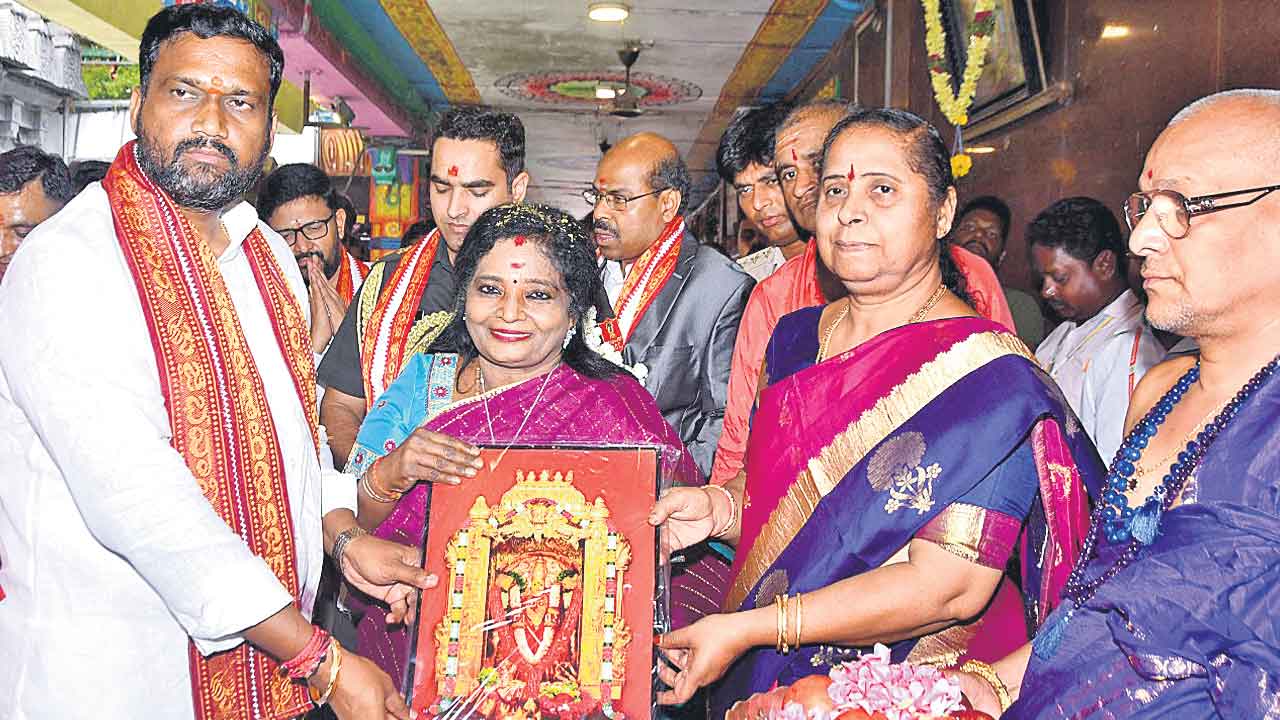 విజయవాడ దుర్గమ్మ సన్నిధిలో గవర్నర్‌