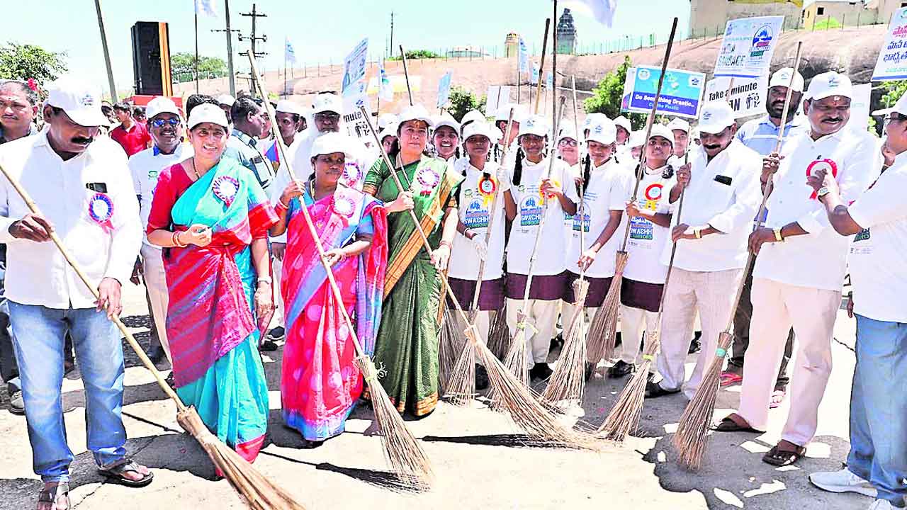 పర్యావరణాన్ని పరిరక్షించాలి