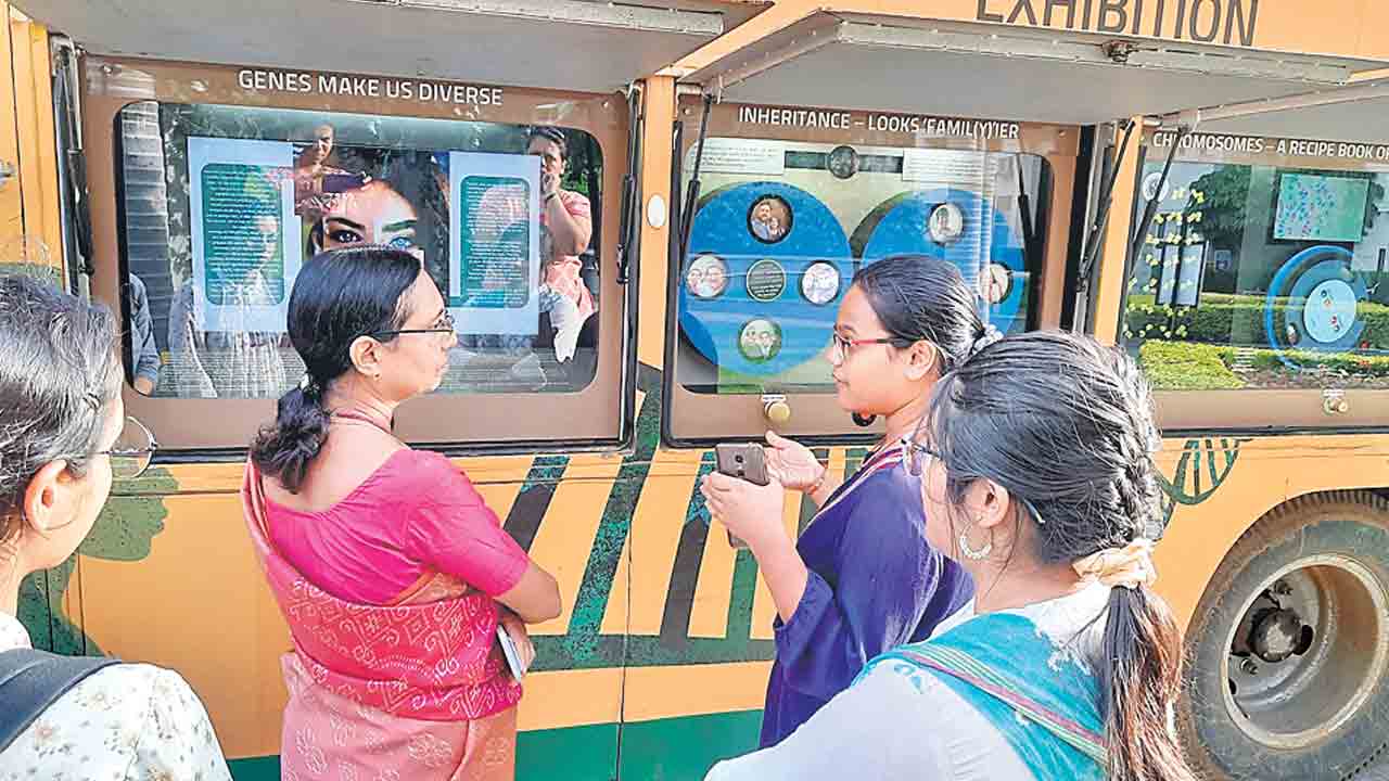 CCMB | ఇంటింటికి సీసీఎంబీ జీనీ బస్‌.. దాని లక్ష్యమిదే!