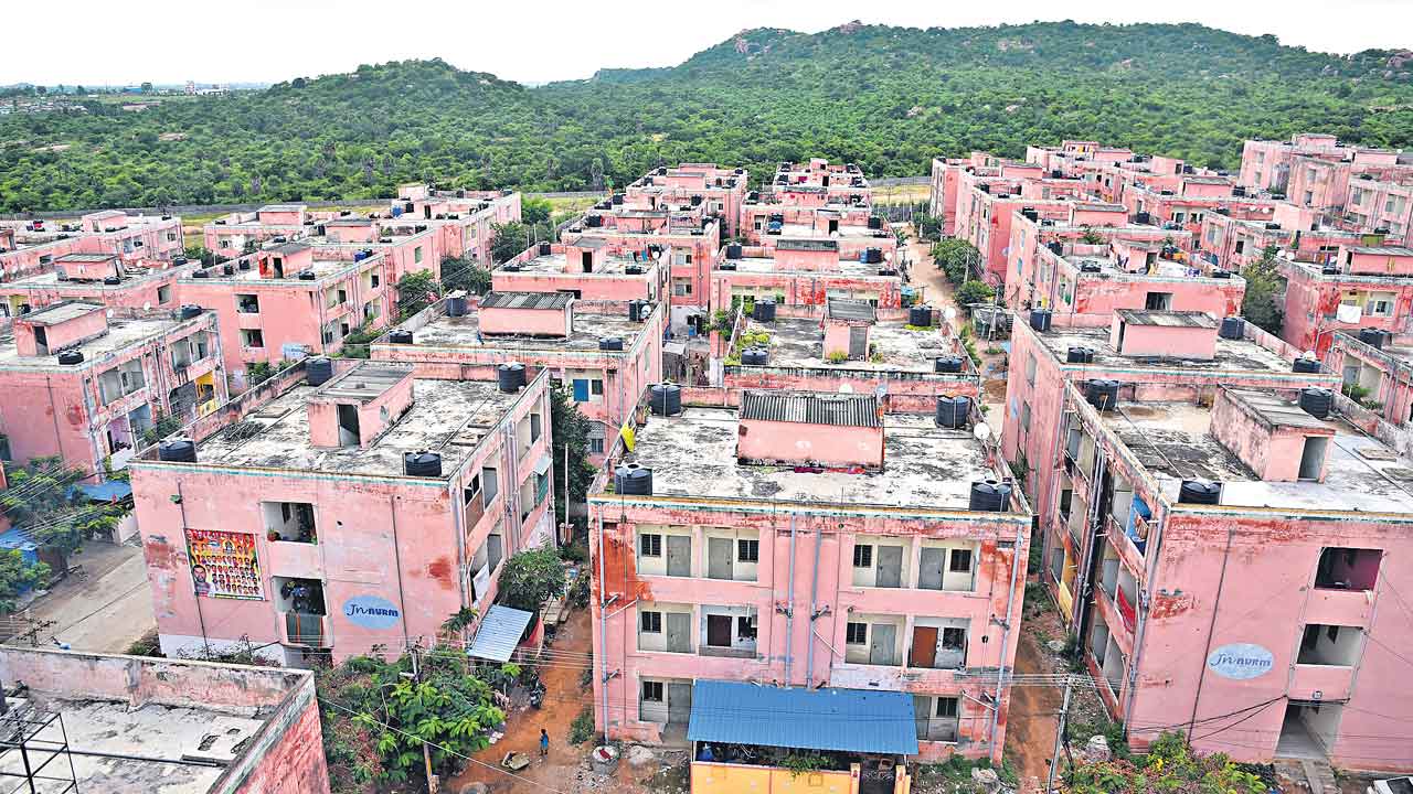 వాంబే, జేఎన్‌ఎన్‌యూఆర్‌ఎం ఇండ్లకు 100 కోట్లు