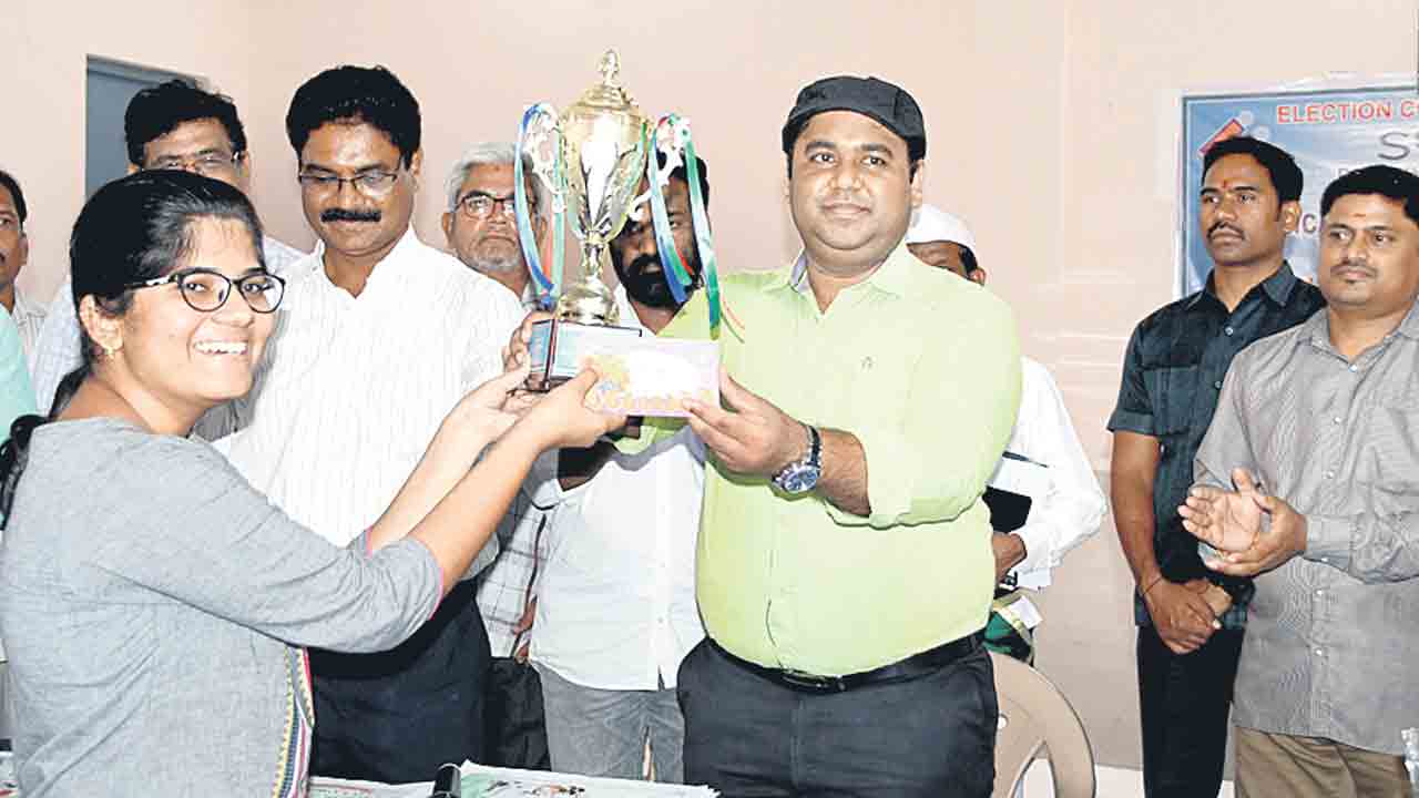 ప్రతి ఒక్కరూ ఓటరుగా నమోదు చేసుకోవాలి