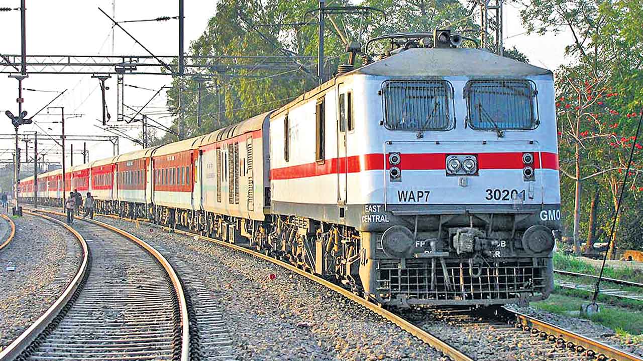 Railway Projects |  తెలంగాణకు రెండు రైల్వే ప్రాజెక్టులు.. 18,114 కోట్లు కేటాయించిన రైల్వేశాఖ