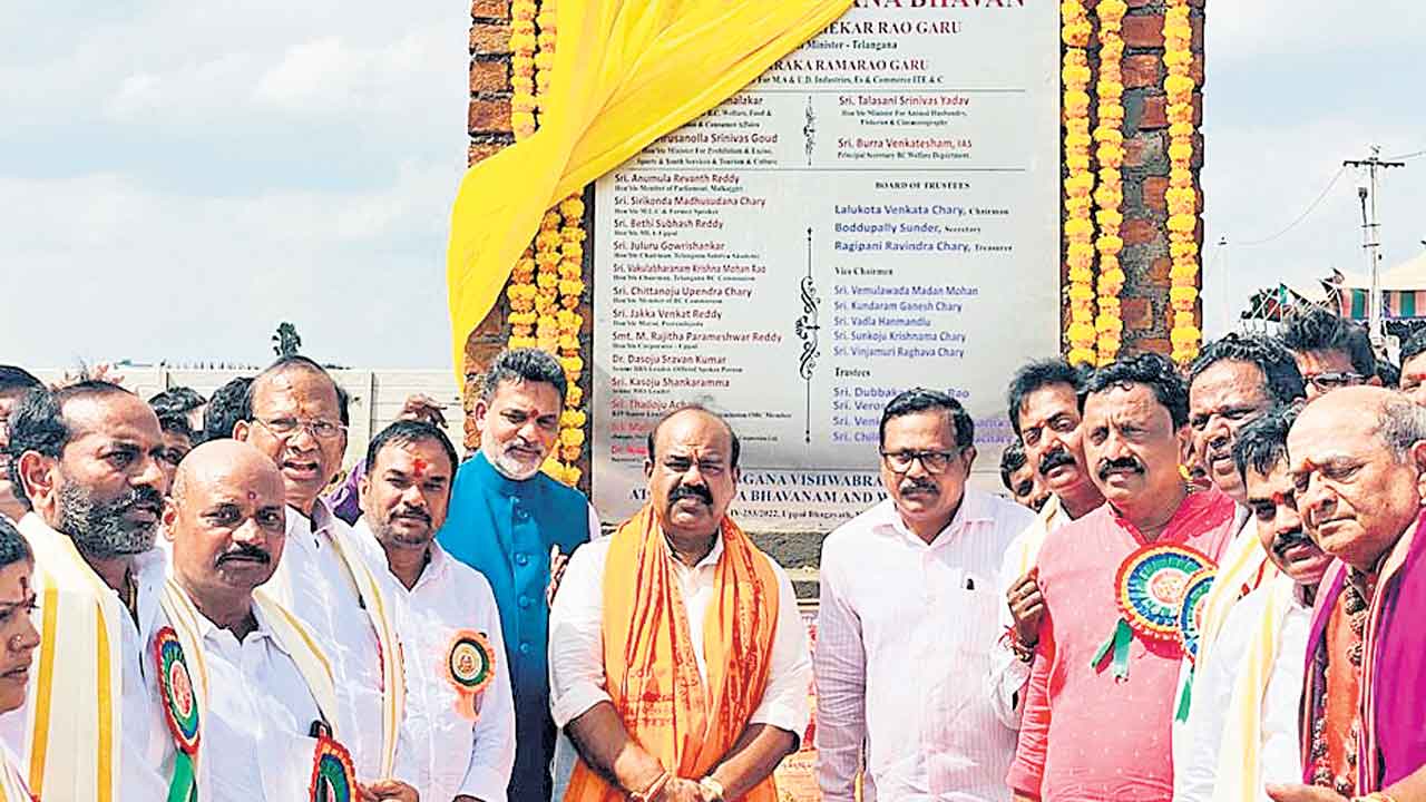 విశ్వకర్మల సంక్షేమానికి కేసీఆర్‌ పెద్దపీట