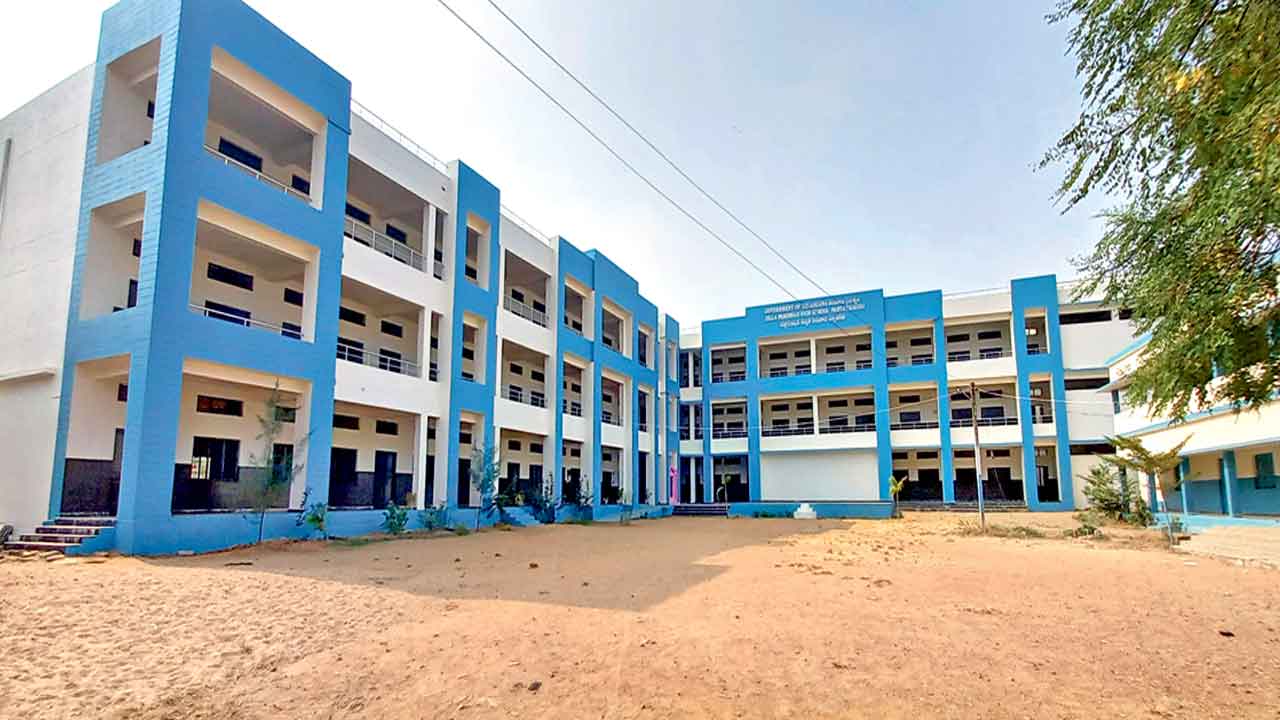 Mana Ooru Mana Badi |  సర్కారు దిద్దిన చదువులు.. మన ఊరు-మనబడితో కార్పొరేట్‌కు దీటుగా స్కూల్‌ భవనాలు