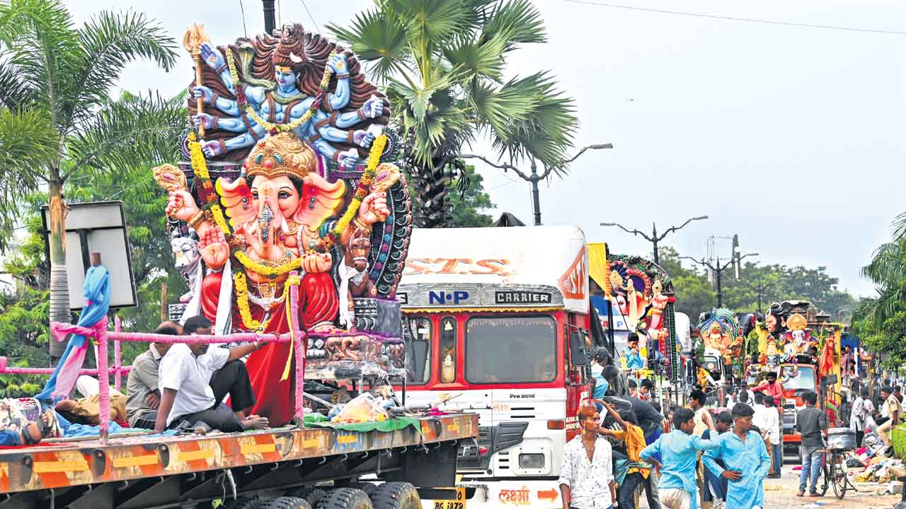 మహా నిమజ్జనం