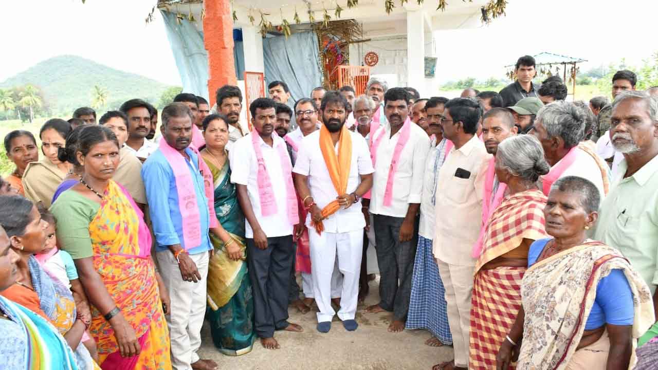 మేమంతా మీ వెంటే..