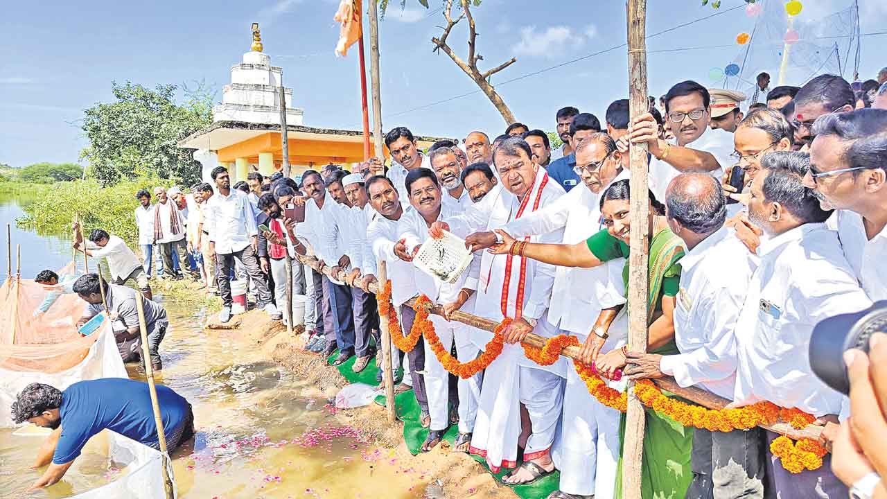 ఇక్కడి పథకాలు ఎక్కడైనా ఉన్నాయా? ఉంటే నా పదవికి రాజీనామా చేస్తా: స్పీకర్‌ పోచారం