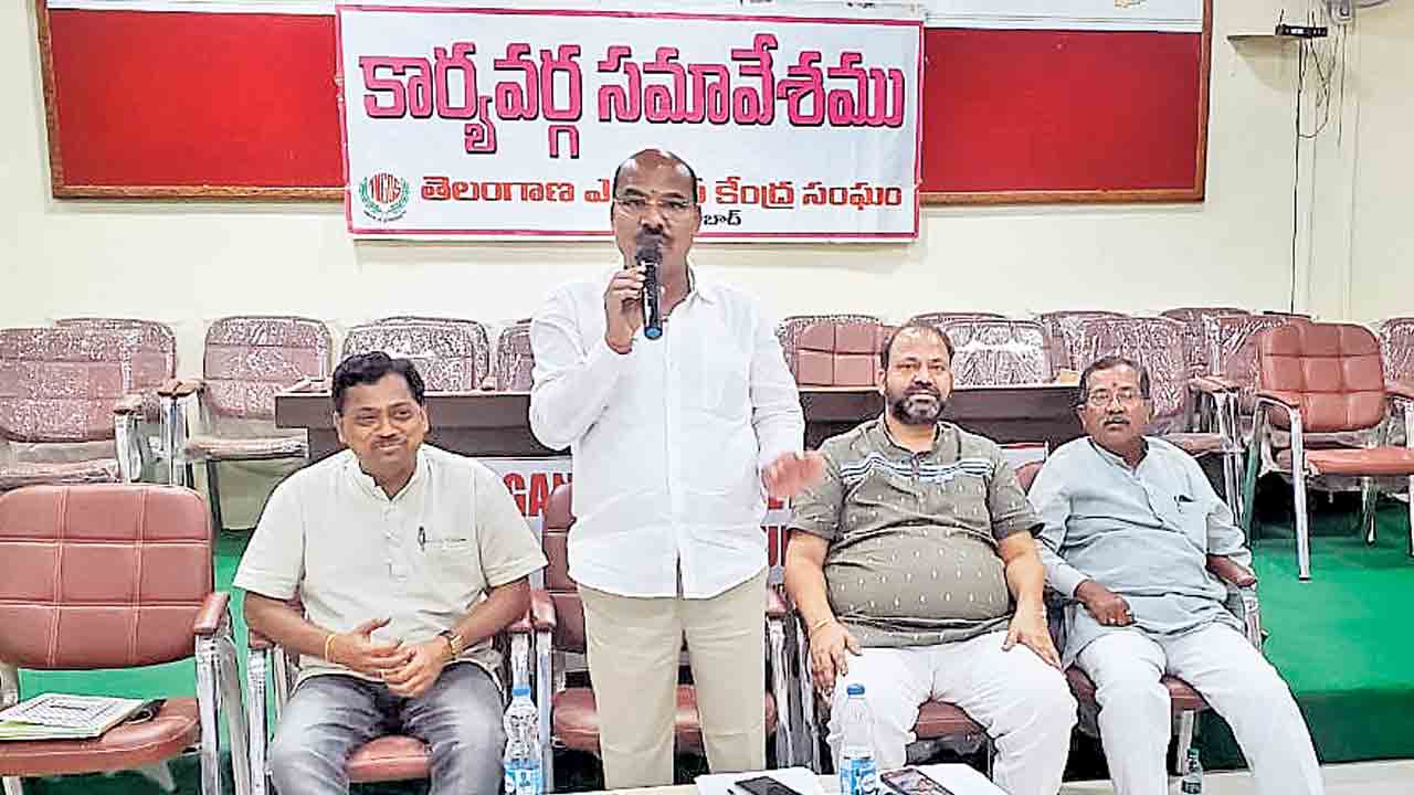 ఐఆర్‌ ప్రకటించి.. పీఆర్సీ ఏర్పాటు చేయండి : టీఎన్జీవో కేంద్ర సంఘం