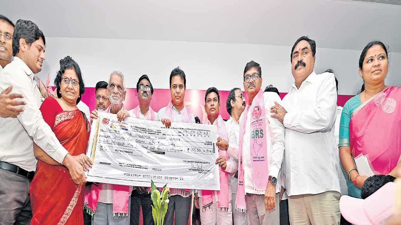 కార్యకర్తల బీమాకు 25 కోట్లు