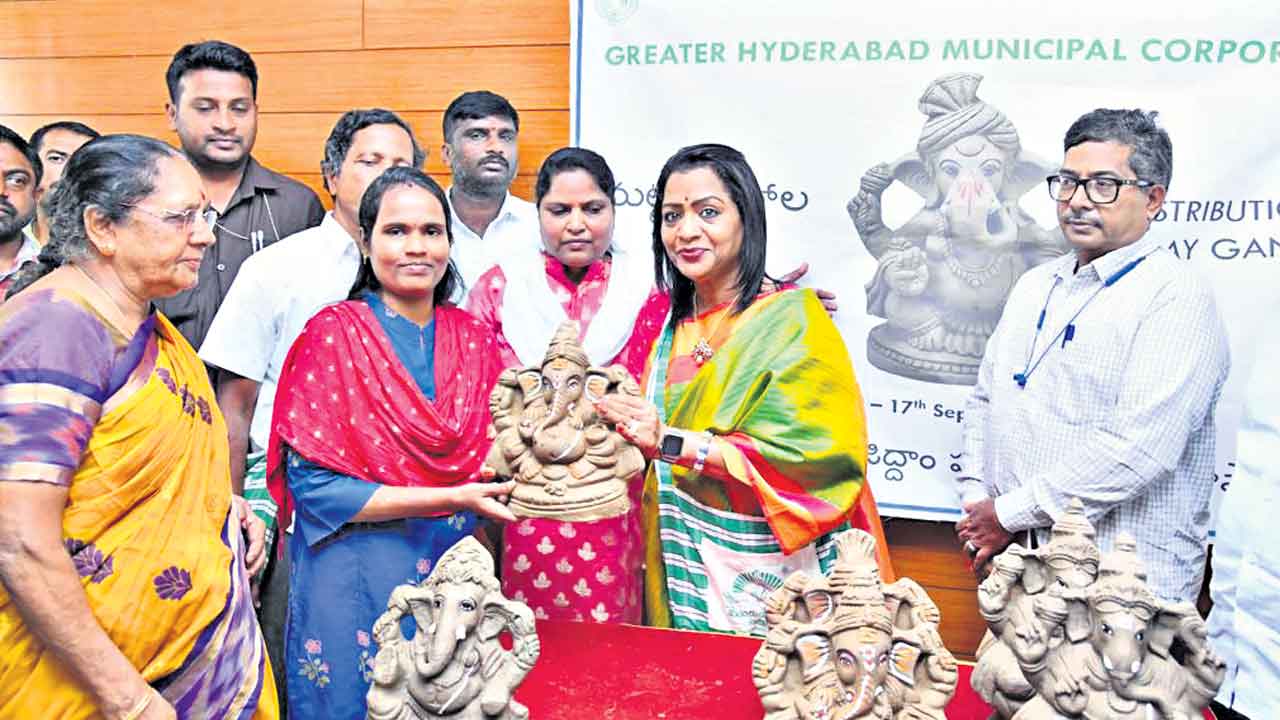 అన్ని వార్డు కార్యాలయాల్లో.. ఉచితంగా గణపయ్యలు