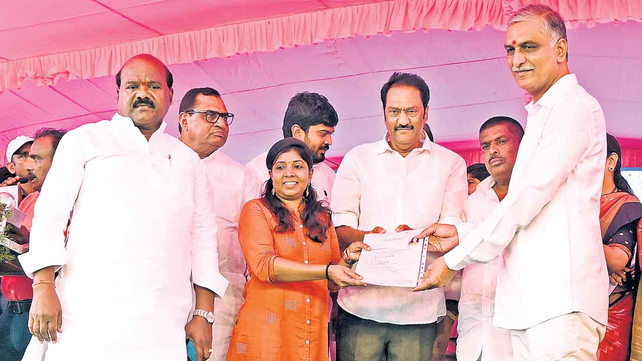 Telangana | కోటీశ్వరులు ఉండే ఇలాకాలో పేదల కోసం ఆత్మగౌరవ భవనాలు.. ఒకేరోజు 11,700 ఇండ్లు పంపిణీ