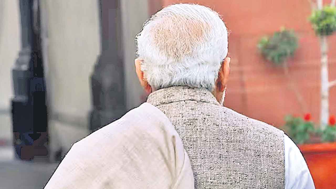 PM Modi |  ప్రజల దృష్టిని మరల్చడానికే జమిలి ఎన్నికల పాచిక వేసిన మోదీ సర్కార్‌!