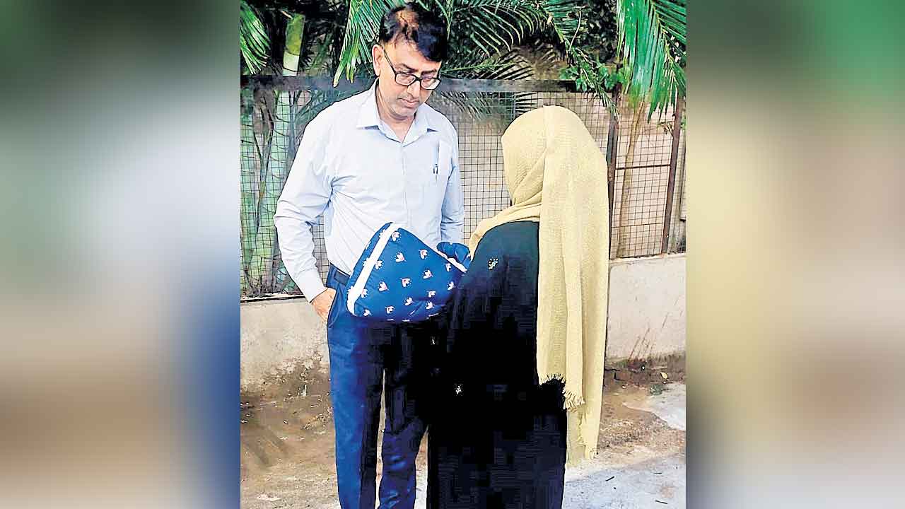 భార్యను చంపి.. బిడ్డల్ని అమ్మకానికి పెట్టాడు