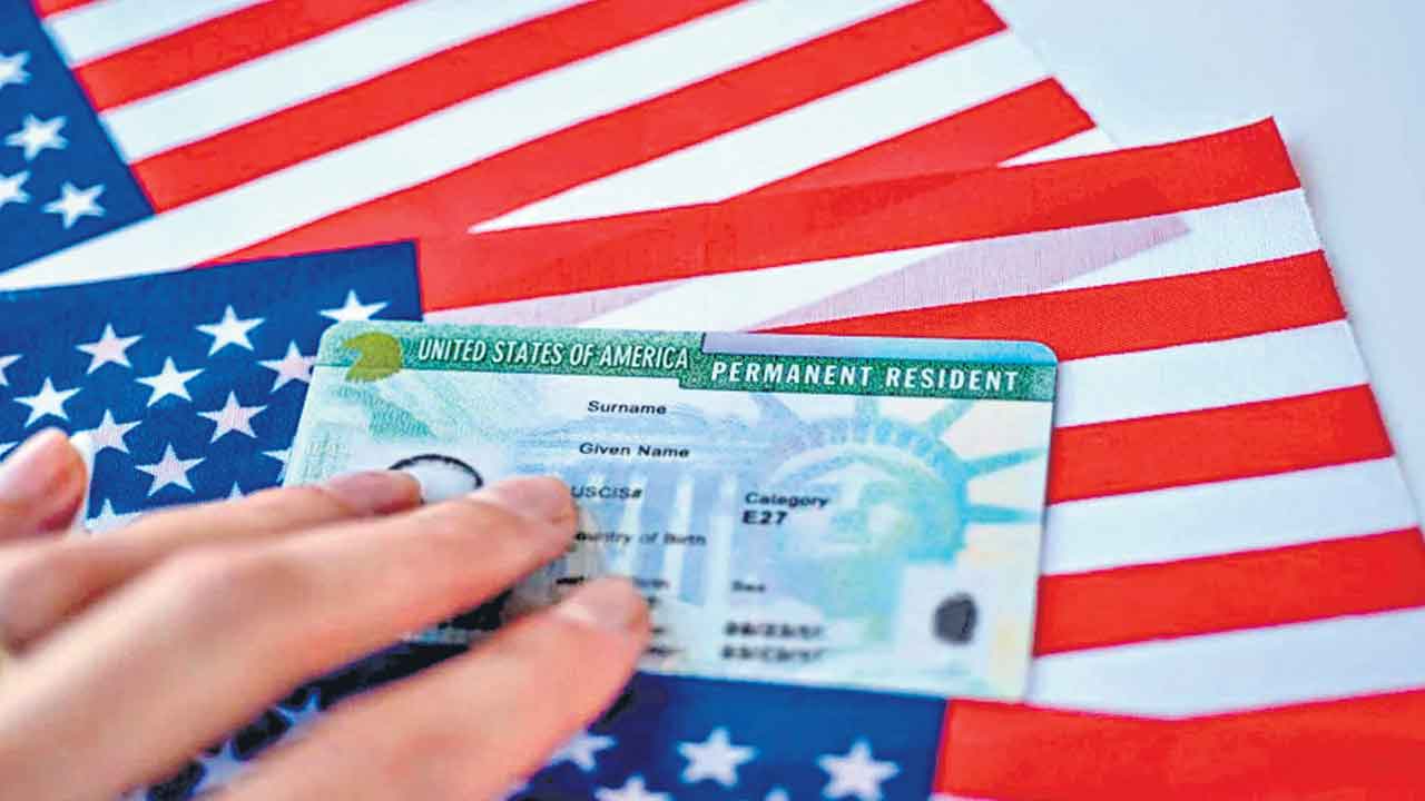 Green Card | అంద‌ని ద్రాక్ష‌గానే ‘గ్రీన్ కార్డు’.. అగ్ర రాజ్యంలో భార‌తీయుల‌కు త‌ప్ప‌ని క‌ష్టాలు..