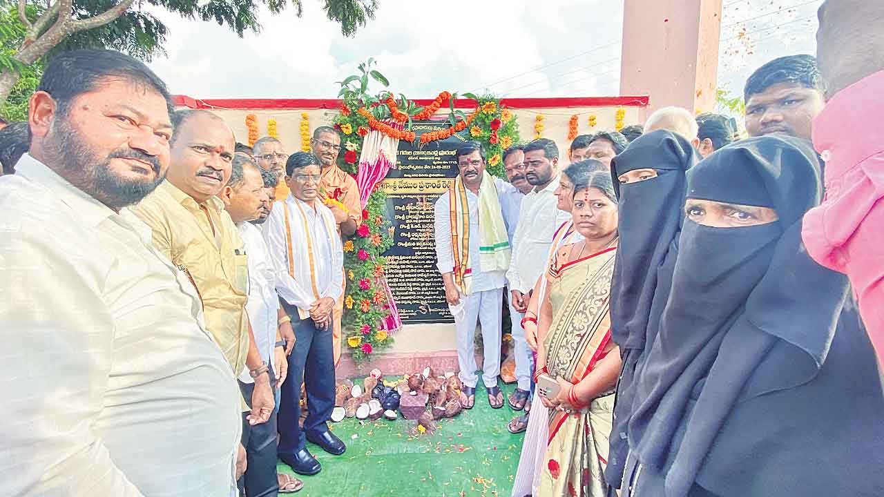 ‘డబుల్‌’ ఇండ్ల పథకం దేశంలో ఎక్కడాలేదు