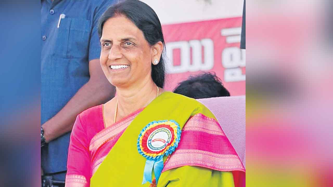 డబుల్‌ బెడ్రూం ఇండ్లపై రాజకీయాలు వద్దు