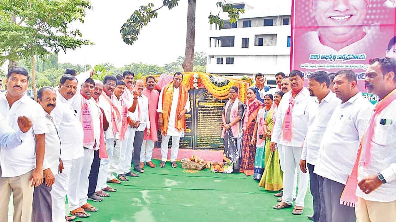 స్రీఎం కేసీఆర్‌ పాలనలో.. పజలకు సుఖ సంతోషాలు