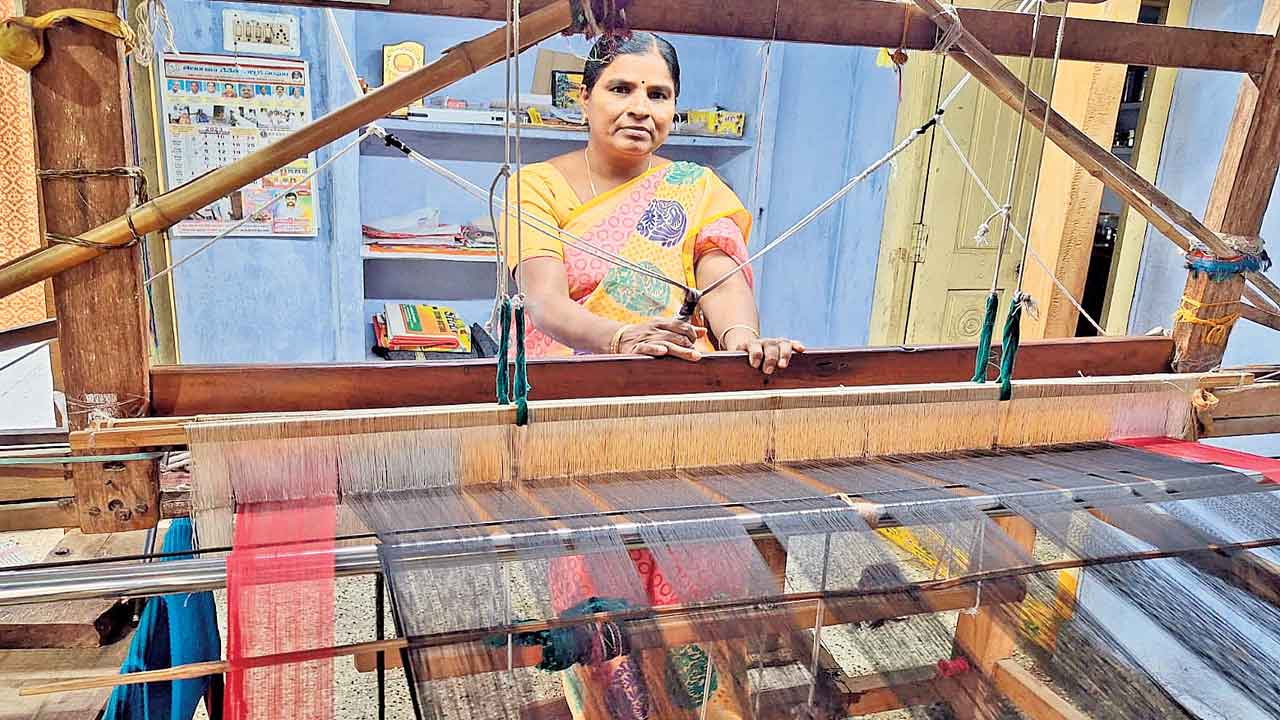 Chenetha Mitra | సీఎం కేసీఆర్ వచ్చినంకనే చేనేత జీవితాల్లో కొత్త కాంతులు.. ‘చేనేత మిత్ర’ ద్వారా ప్రతి మగ్గం కార్మికుడికి నెలకు రూ.3 వేలు