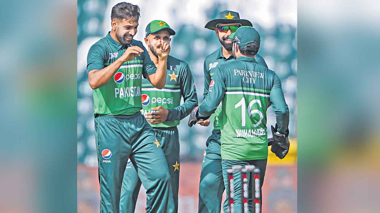 పాక్‌ అజేయంగా..