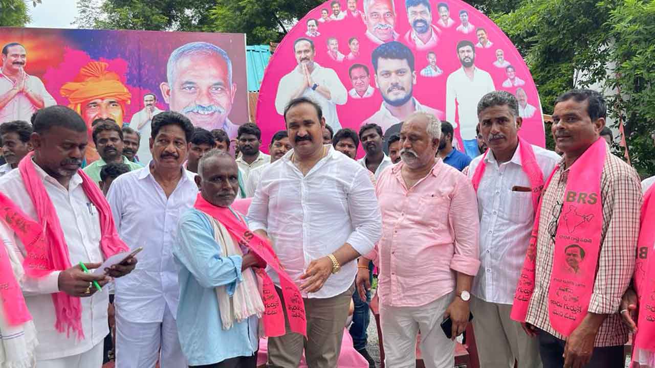 బీఆర్‌ఎస్‌లో వలసల జోరు