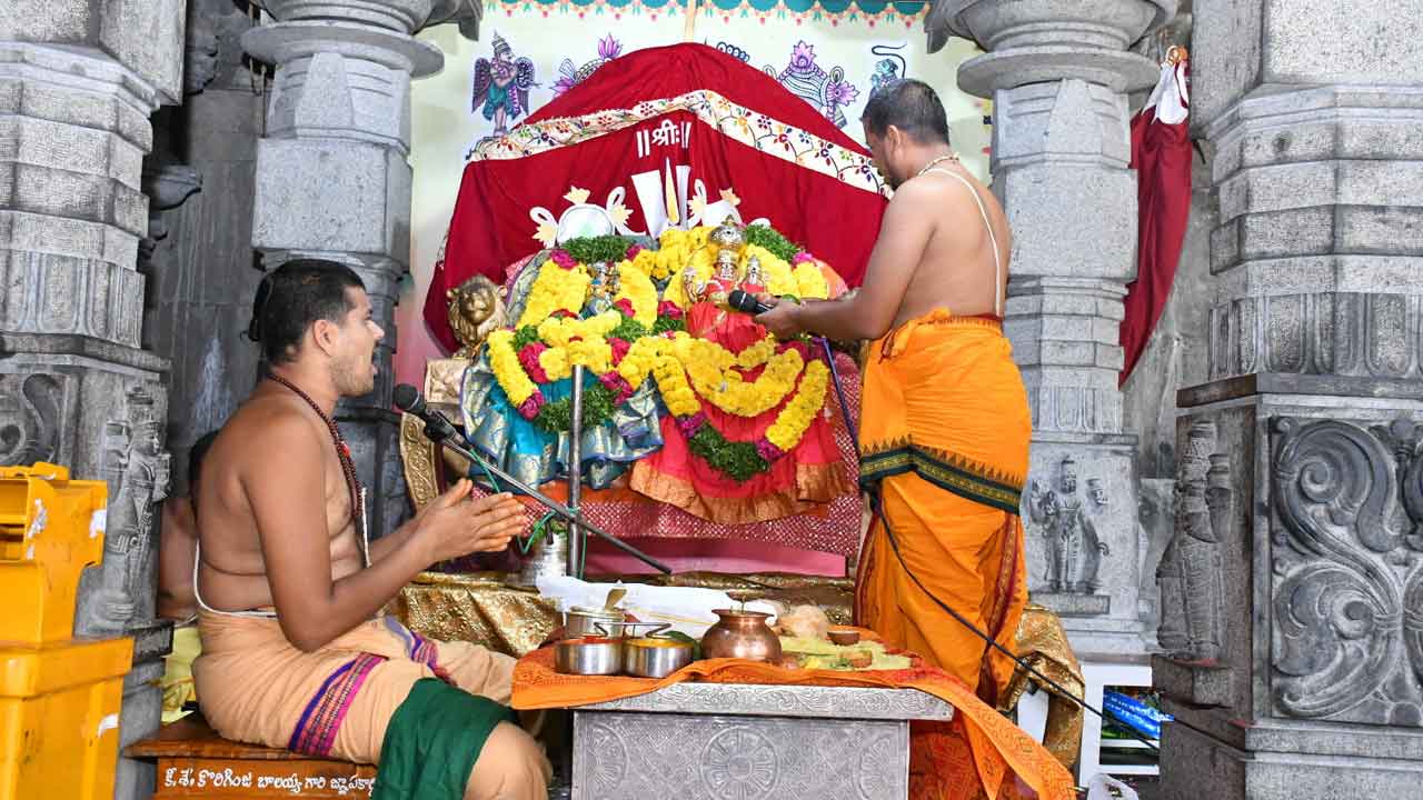 గుట్టలో వైభవంగా సుదర్శన నారసింహ హోమం