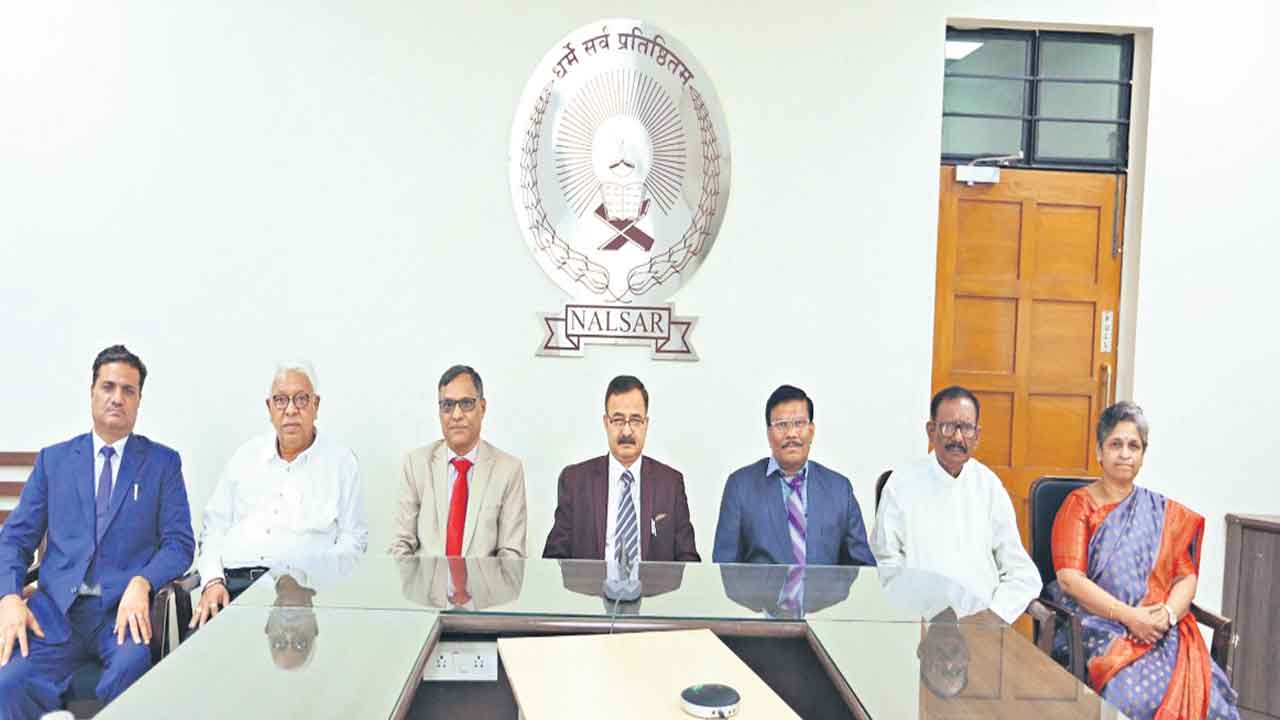 నల్సార్ వర్సిటీని సందర్శించిన న్యాక్
