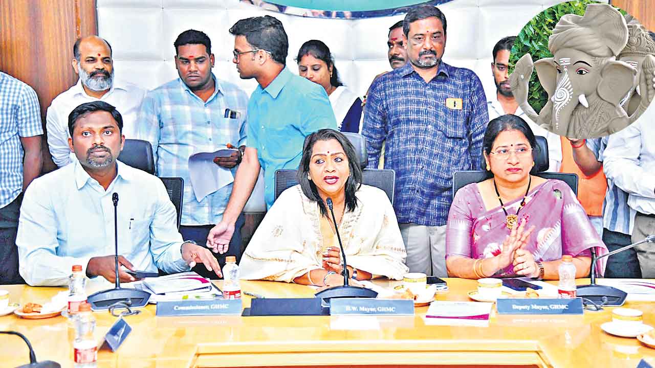 నగరంలో 4 లక్షలు మట్టి గణేశులు