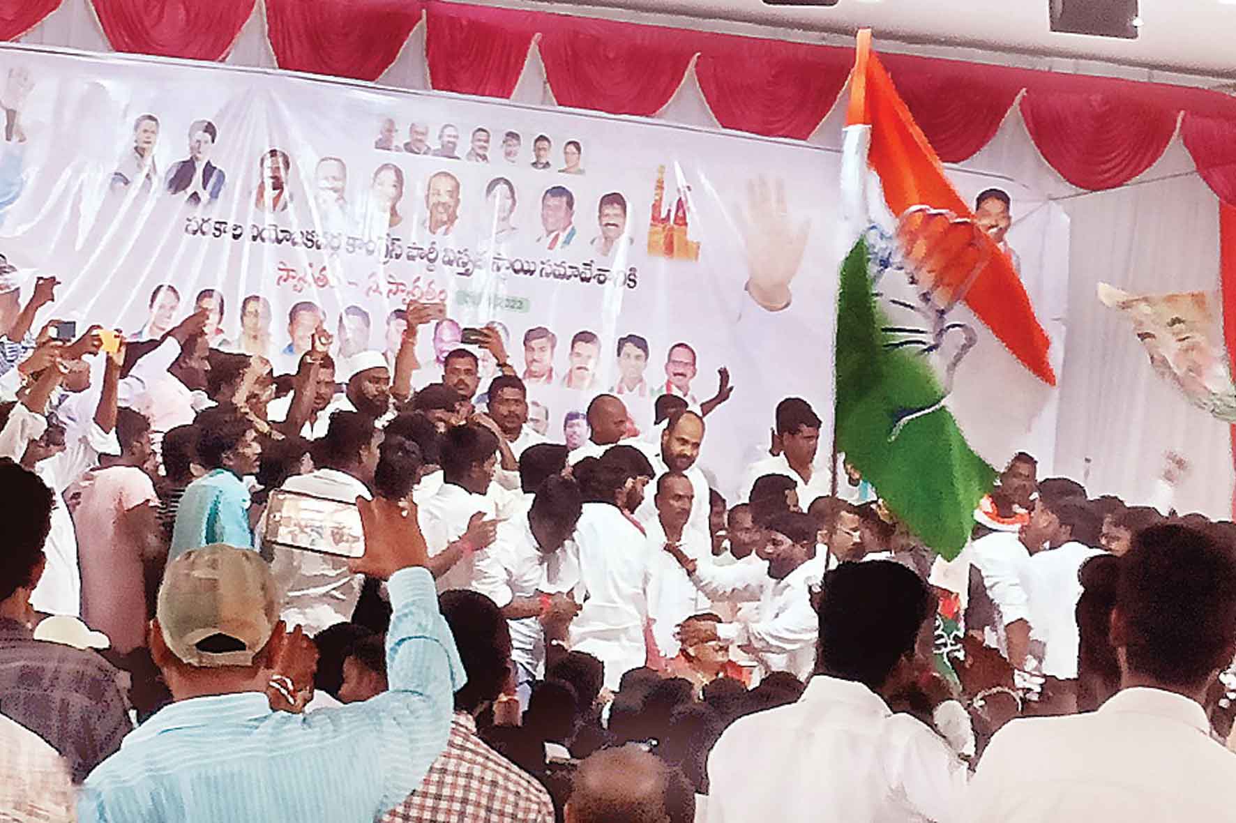 మీసం తిప్పిన కొండా..తొడ కొట్టిన ఇనుగాల