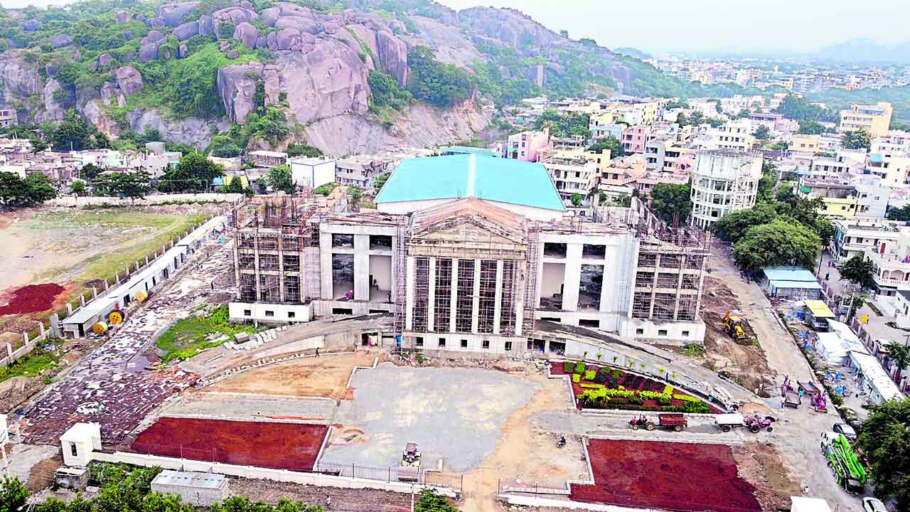 చారిత్రక కళా’తిలకం