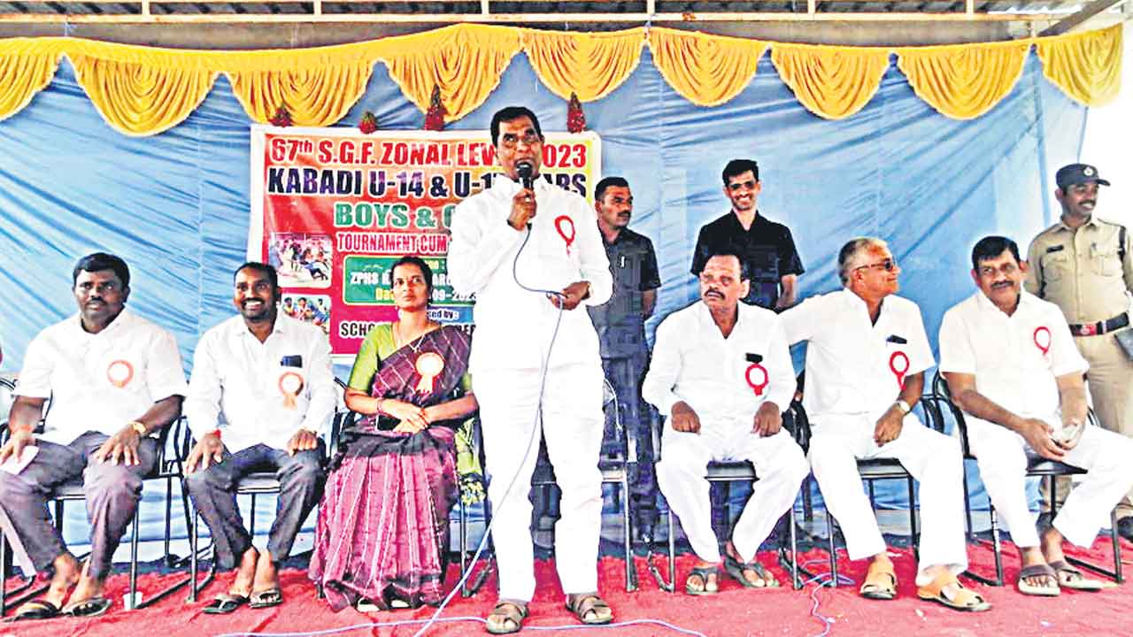 విద్యార్థులు క్రీడల్లోనూ రాణించాలి