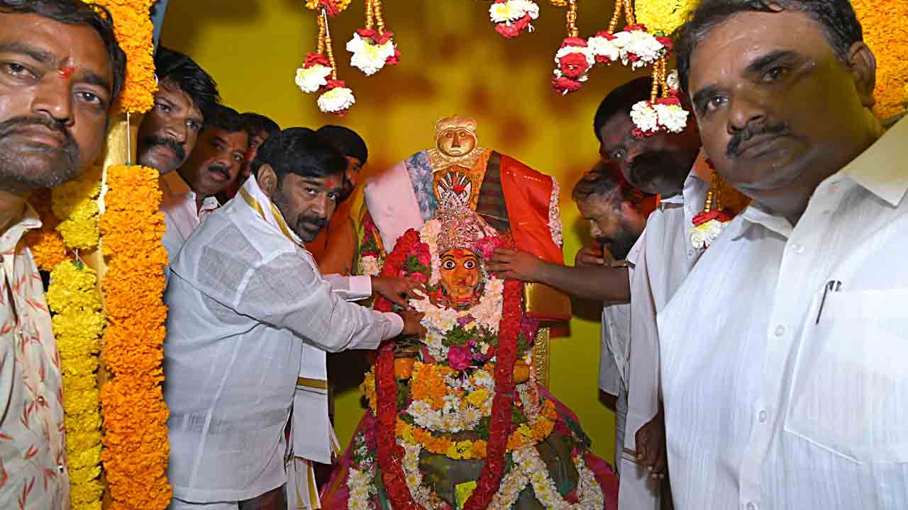 ఊరూరా బోనాలు