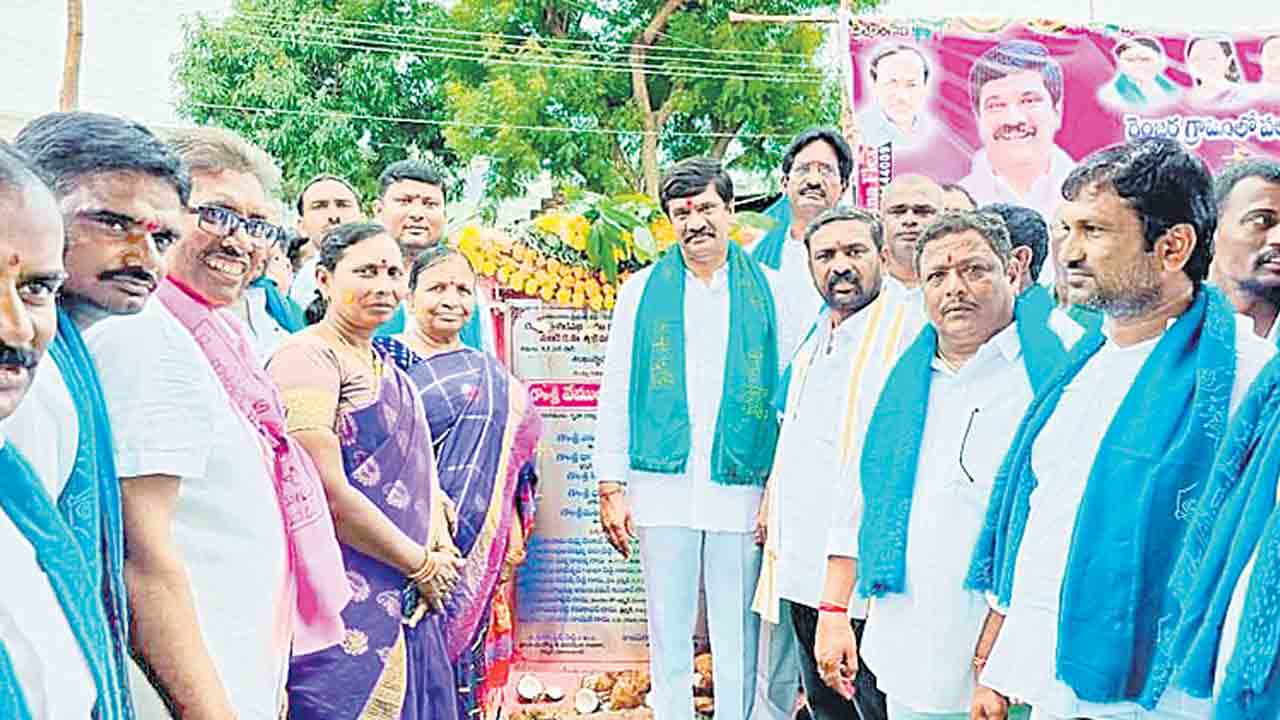 మభ్యపెట్టే హామీలతో వస్తున్నారు.. జాగ్రత్త