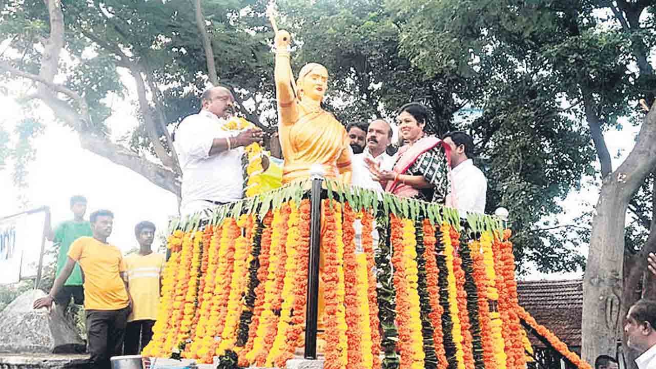 ఐలమ్మ పోరాటం స్ఫూర్తిదాయకం