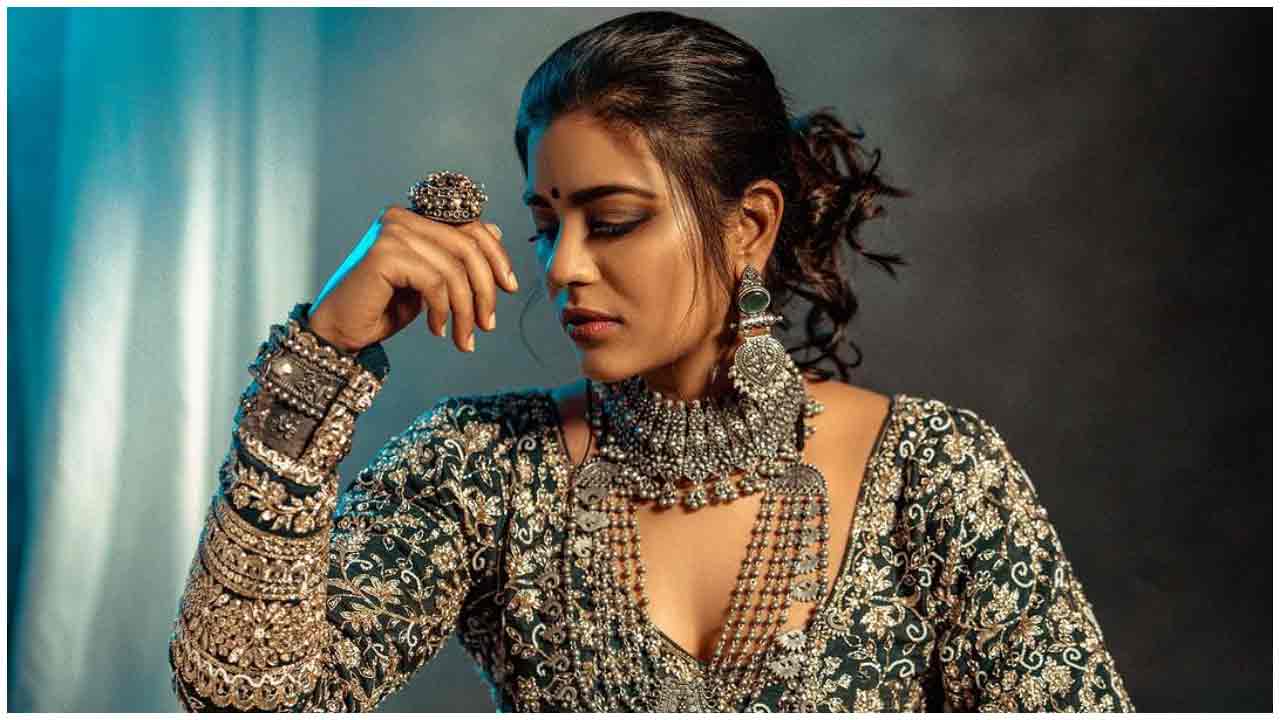 Aishwarya Rajesh | ట్రెడిష‌న‌ల్ డ్రెస్‌లో అద‌ర‌గొడుతున్న ఐశ్వర్య రాజేష్..