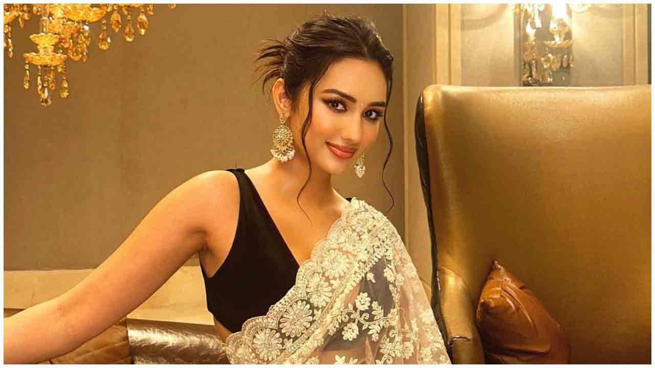 Akanksha Sharma | చీరకట్టులో ఆకాంక్ష శర్మ అందాలు అదరహో..