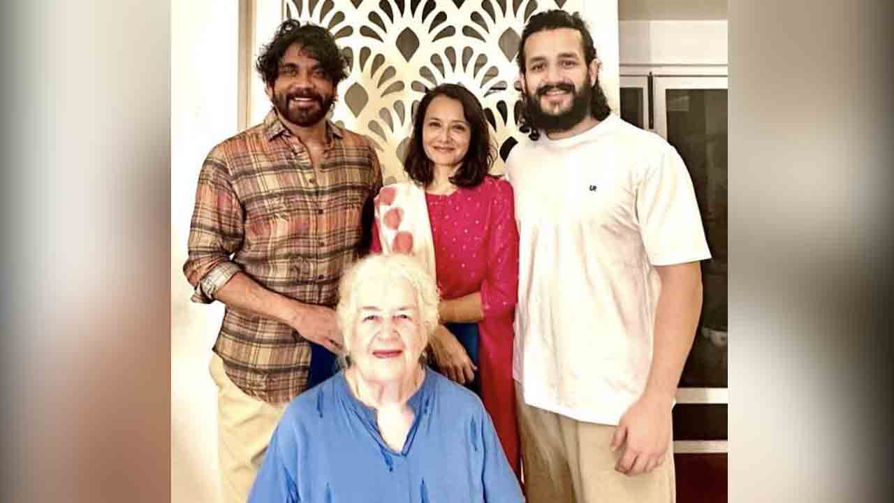 Akkineni Amala | ఫ్యామిలీతో హ్యాపీ మూడ్‌లో అమల.. బర్త్‌ డే స్పెషల్‌