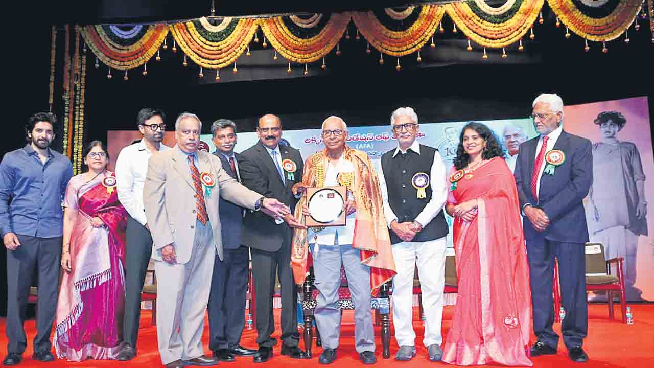 తమిళనాడు పూర్వ గవర్నర్‌కు అక్కినేని జీవన సాఫల్యం ప్రదానం