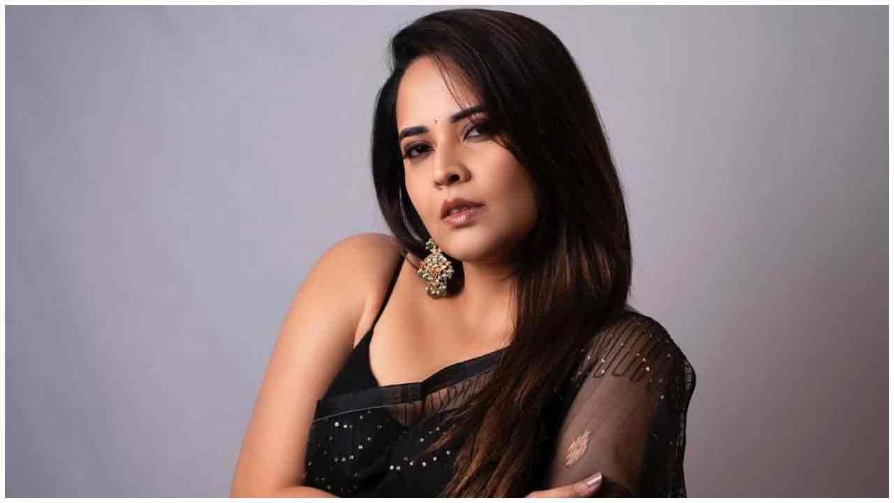 Anasuya Bharadwaj | నల్లచీరలో అనసూయ భరద్వాజ్ చిలిపి పోజులు..